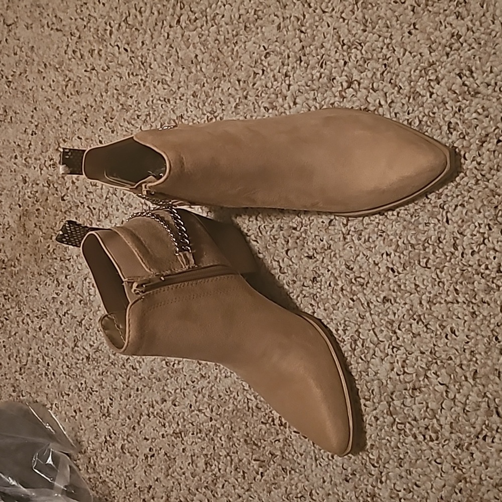 Boots - Picture 3 of 3